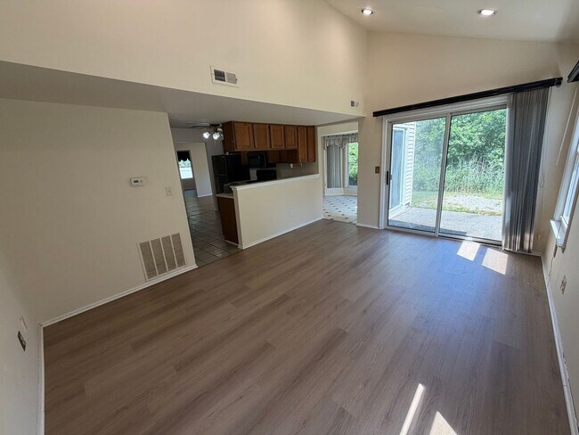 Building Photo - Spacious 4-Bedroom Colonial with 2-Car Garage in Howell