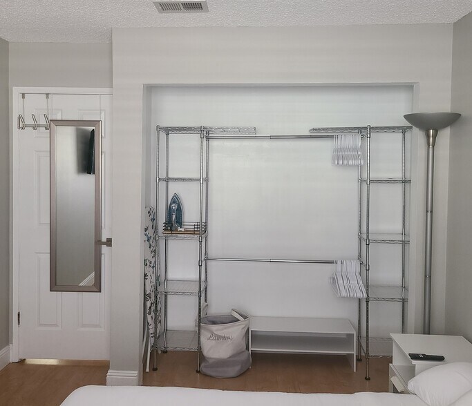 Building Photo - 460 Century Cross Ct