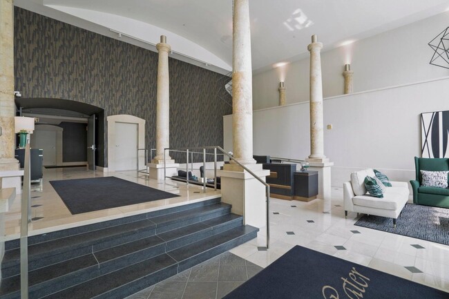 Building Photo - 1313 N Franklin Pl