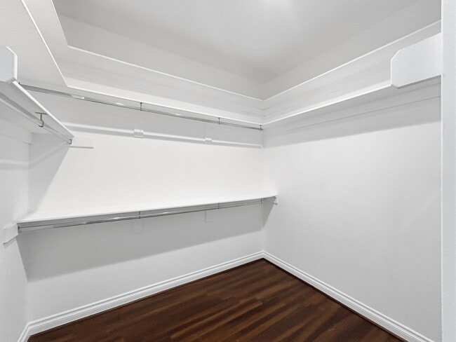 Building Photo - Beautiful 3BD/3.5BA W/ A/C and 2-Car Attached Garage in Hillcrest!