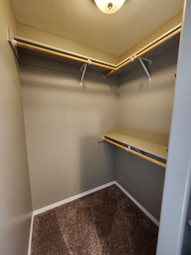 Building Photo - Move-In Special: $700 off Move-in Costs, G...