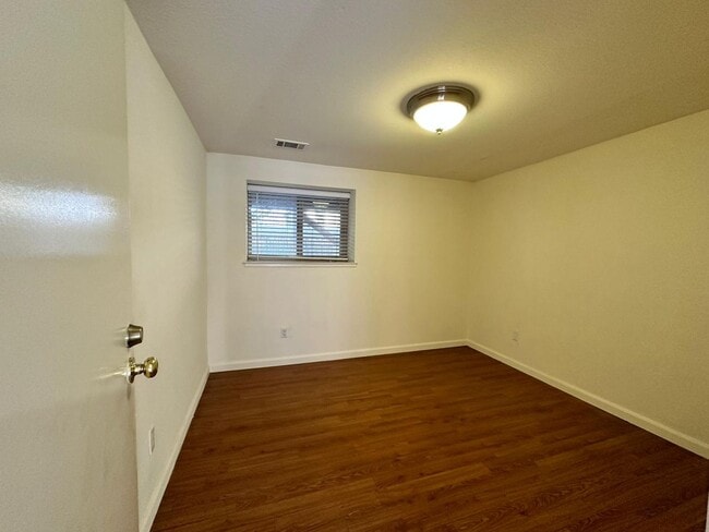Building Photo - Cozy Beautiful Townhouse for Rent