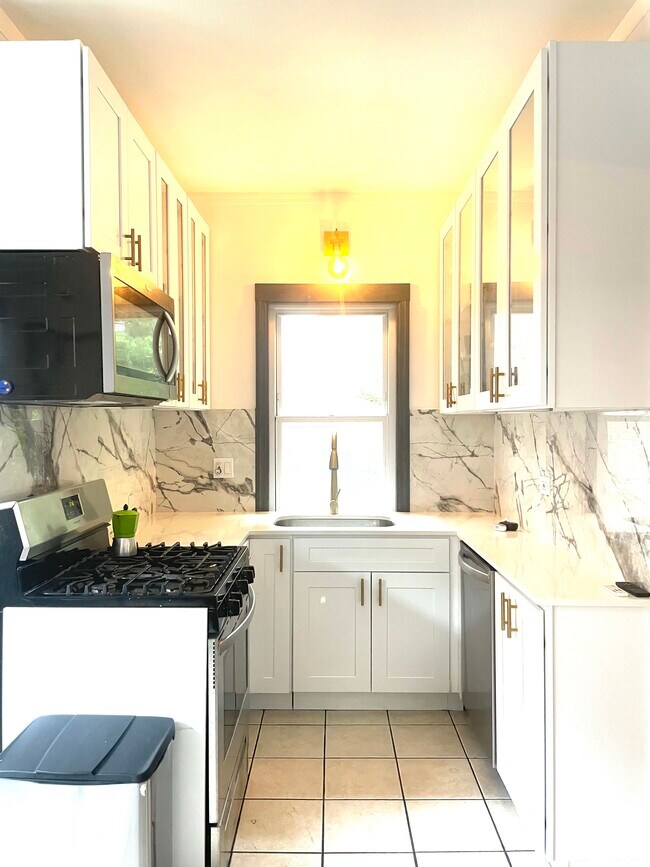 Kitchen with window facing the garden - 499 Highland Ave