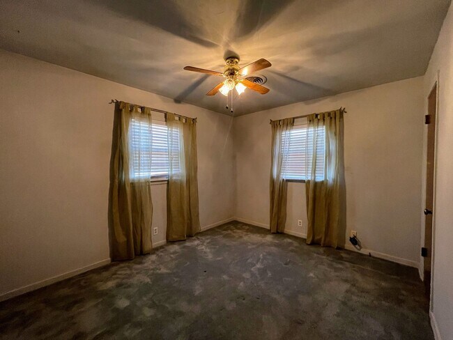 Building Photo - Move-In Ready 3-Bedroom Lamesa Home – Comfortable Classic Charm!