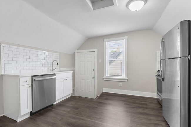 Building Photo - 2474 4th St
