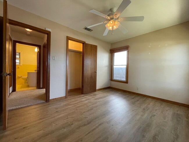 Building Photo - Cozy 3-Bed, 2-Bath Retreat in Serene Neigh...