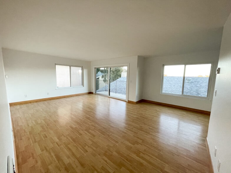 Primary Photo - 4242 6th Ave