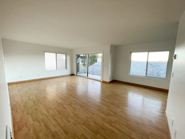 Building Photo - 4242 6th Ave