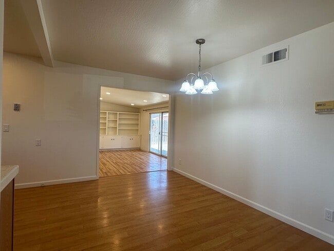 Building Photo - Fremont Home with Central A/C, Vinyl Plank...