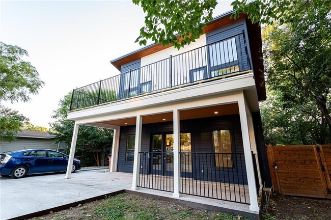 Building Photo - 2509 Del Curto Rd