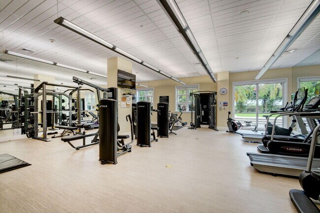 Building Photo - 403 S Sapodilla Ave