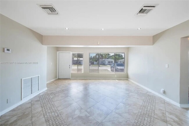 Building Photo - Adams Street