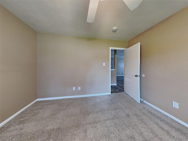 Building Photo - 6611 Dillon Dr