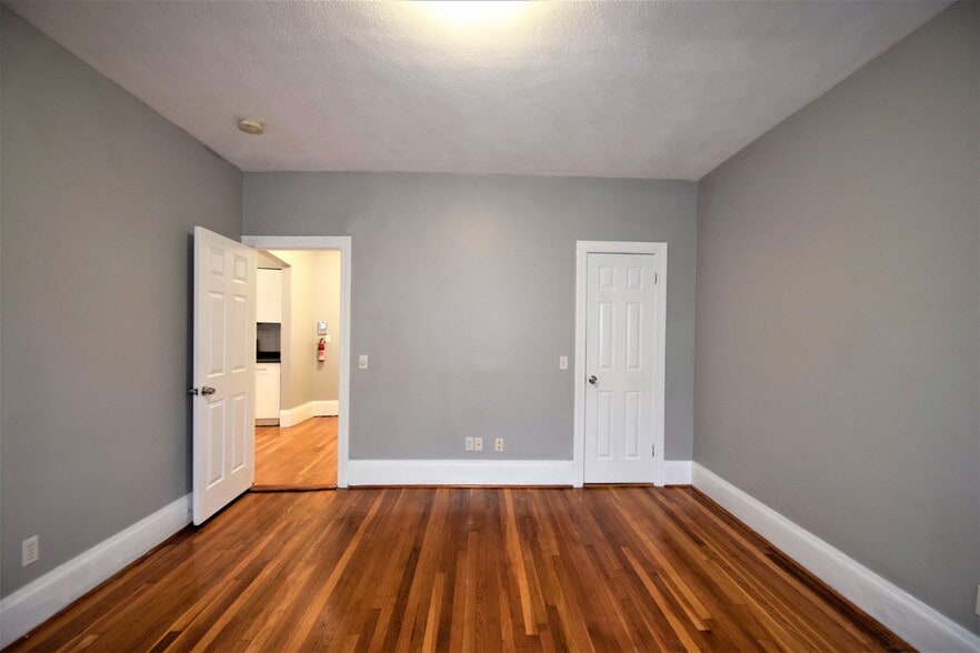 Building Photo - 18 Glenville Ave