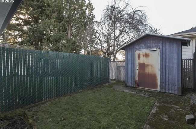 Building Photo - Ready Now - Just A Birdie Away from Rose City Golf Course!