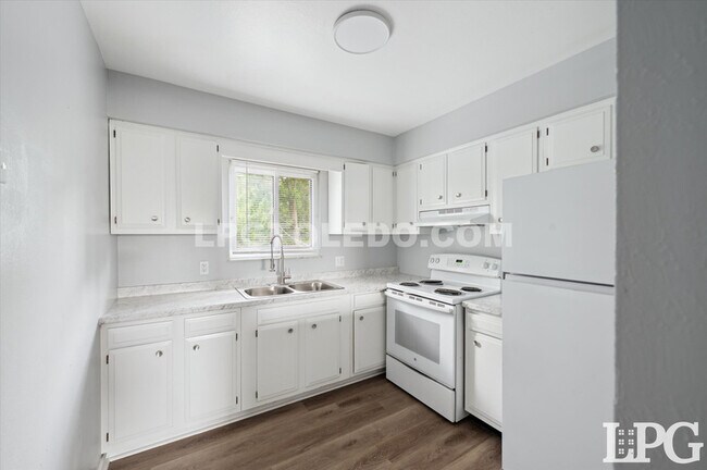 Building Photo - 3330 Arlington Ave