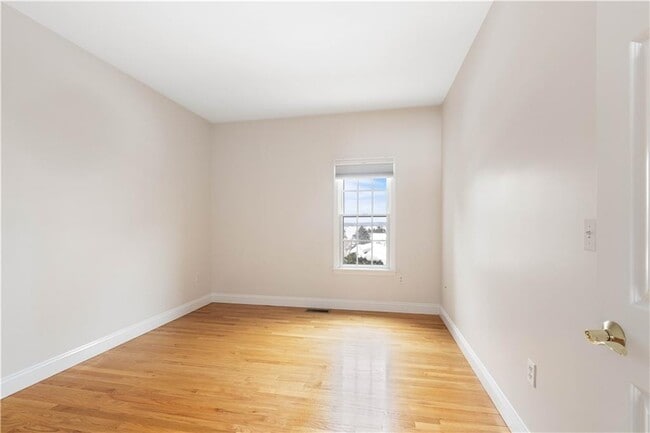 Building Photo - 18 Peggy Ln