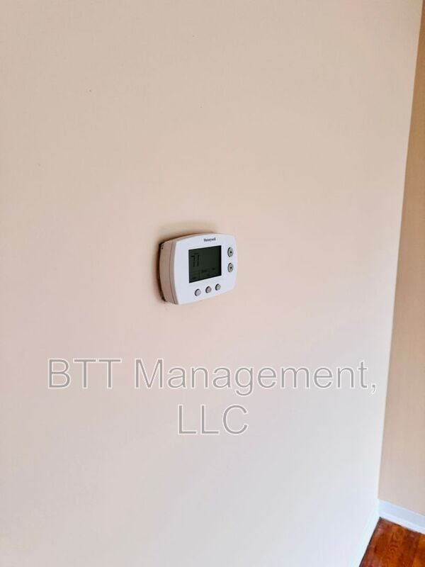 Building Photo - 8400 Greenwood Ave