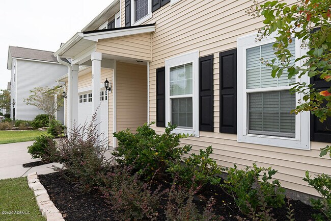 Building Photo - 81 Saluda Way