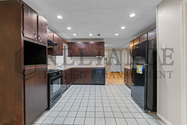 Building Photo - 235 Trout Ave