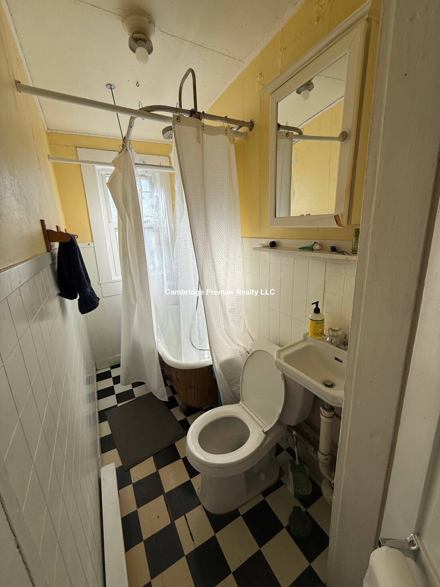 Building Photo - 434 Franklin St