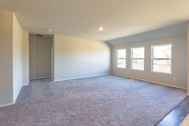 Building Photo - 755 Foxtail Dr