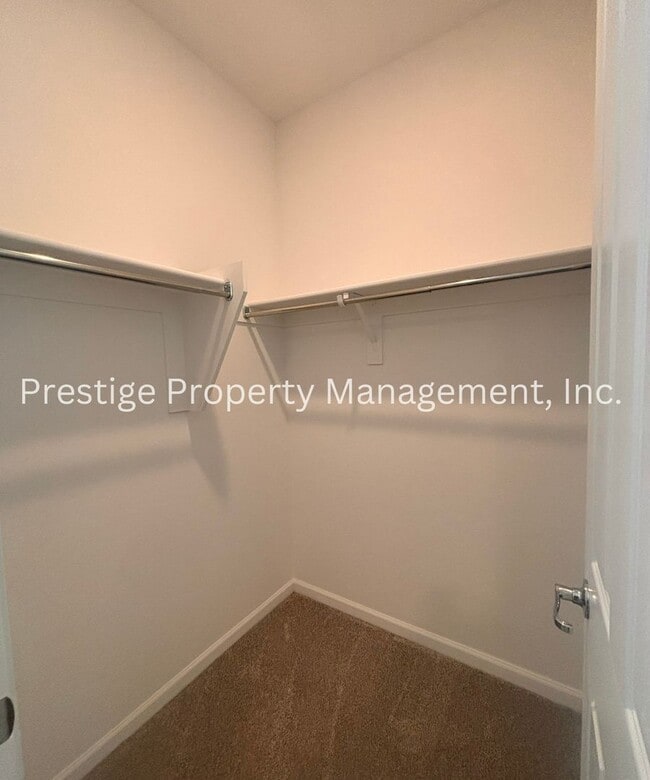 Building Photo - Beautiful 2/2 2-Story West Side Home With ...