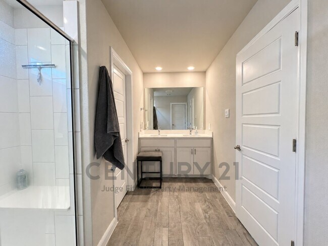 Building Photo - 606 Capstone Cir