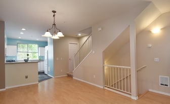 Building Photo - 16125 Juanita Woodinville Way NE