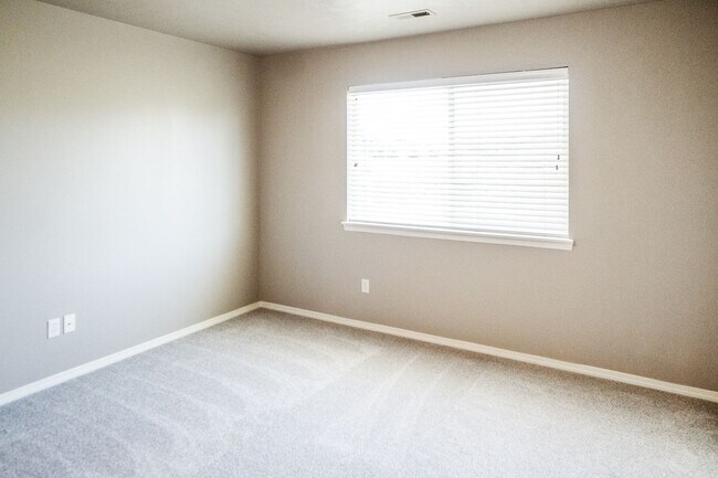 Building Photo - Beautiful Single Family Home Located on Th...