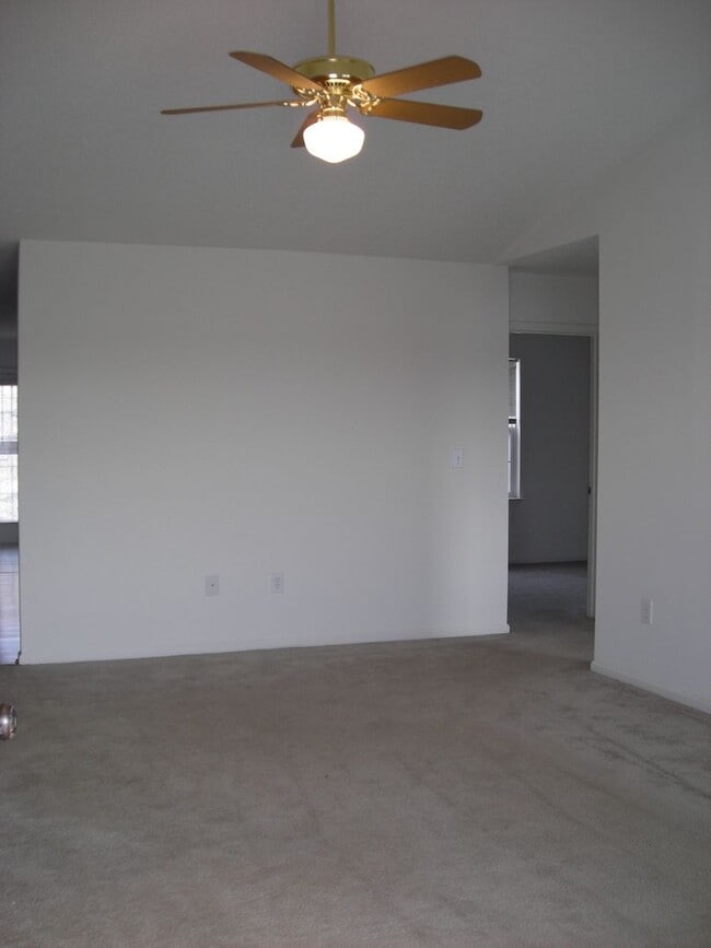 Building Photo - 101 Springwood Ln