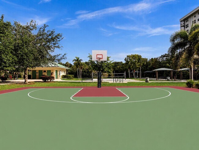 Building Photo - 2901 S Palm Aire Dr