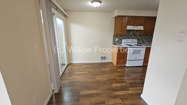 Building Photo - Two Bedroom in Tacoma