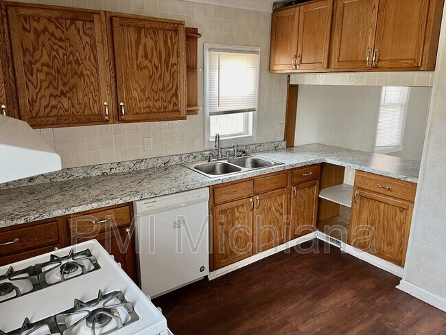 Building Photo - 212 W 9th St