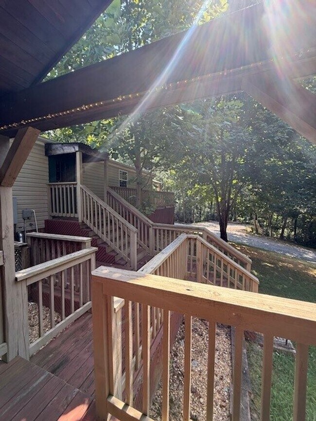 Building Photo - Available Now Spacious 3 Bedroom Home on P...