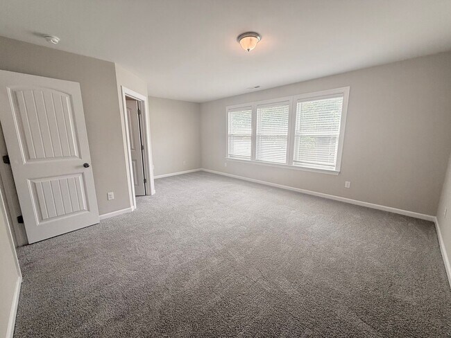 Building Photo - Beautiful Providence Place Townhome Near RTP & RDU – Pool Community!