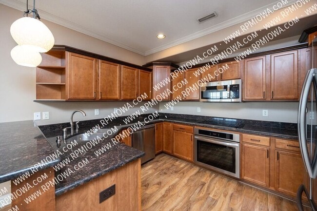 Building Photo - 14115 Airline Ave