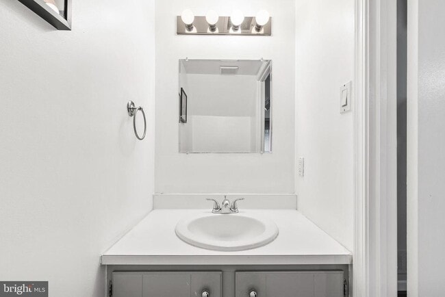 Building Photo - 228 N 22nd St
