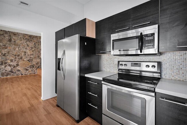 Building Photo - 4850 SW 63rd Terrace