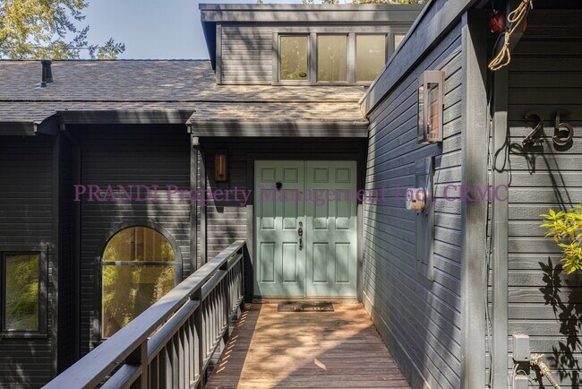 Building Photo - Woodacre Retreat Like Home with Views and ...