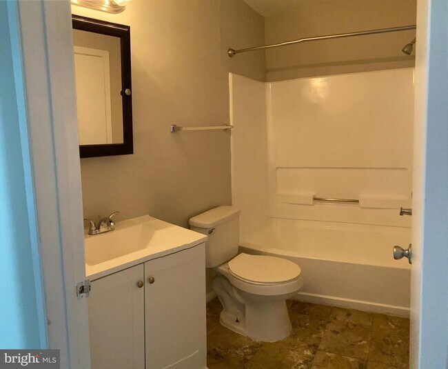 Building Photo - 102 Sandstone Ct