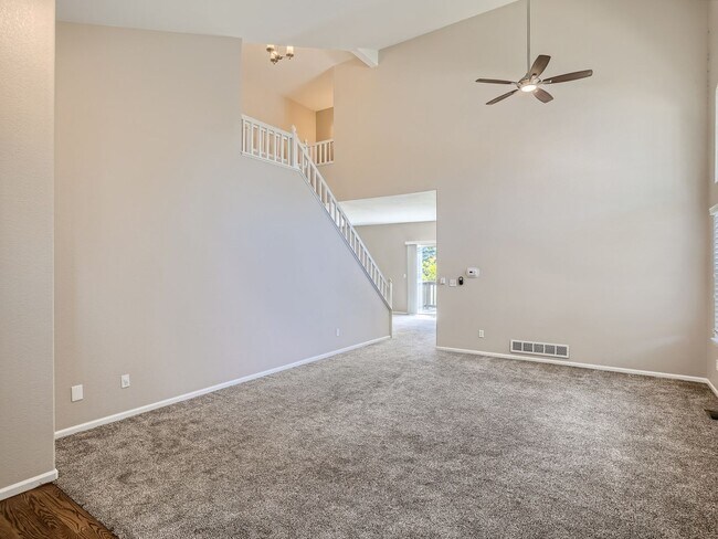 Building Photo - Evolve Real Estate: Meticulous Executive 4 Bedroom Plus Finished Basement Available August 5!
