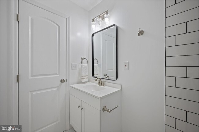 Building Photo - 328 S Macon St.