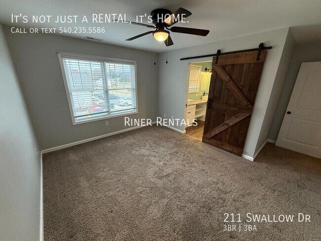 Building Photo - 211 Swallow Dr