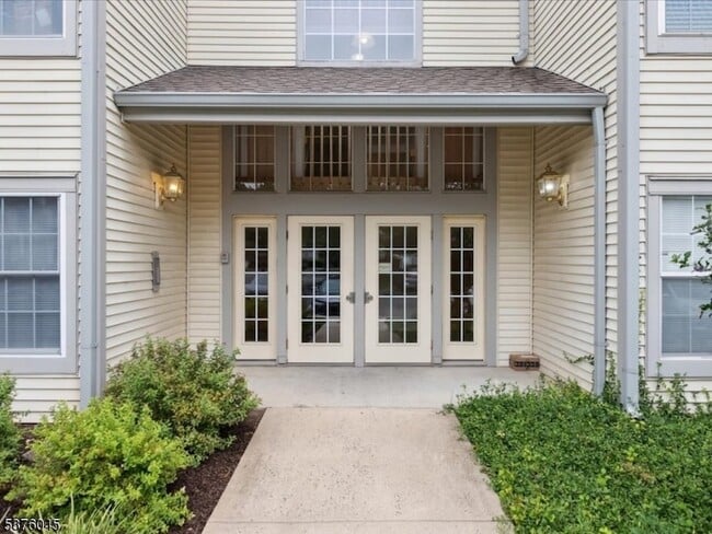 Building Photo - 204 Salem Ct