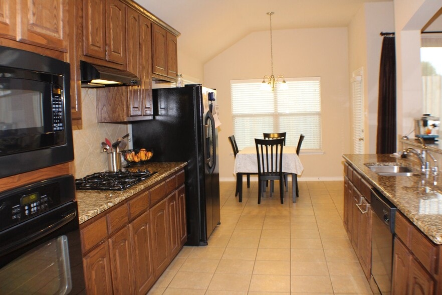 Building Photo - 1614 Westfield way