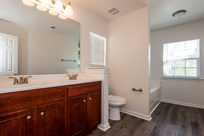 Building Photo - 5104 Abercromby St