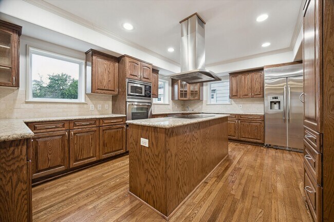 Building Photo - 1909 W Lamar St