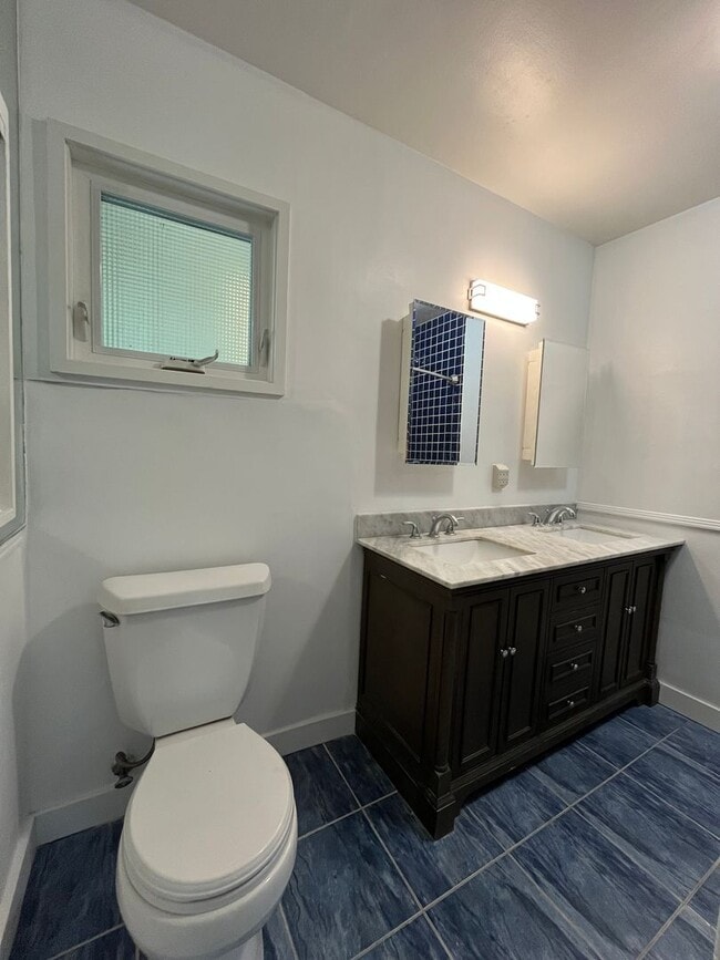 Building Photo - Sherman Oaks 3+2 w/bonus room + upgrades on cul-de-sac lot!