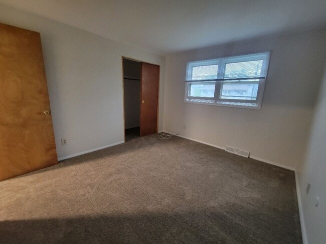 Building Photo - 618-18.5 Sunflower Dr